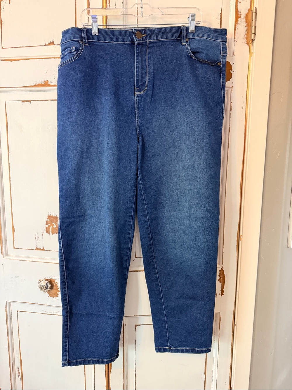 Avenue Straight Classic Women's Blue Denim Jeans